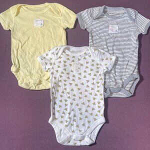 Burt's Bee's Baby short sleeve body suits (bundle of 3) - Size 3-6 months
